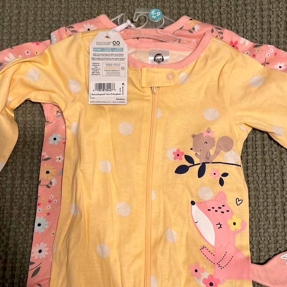 NWT - 2 pack - Gerber footed onesies